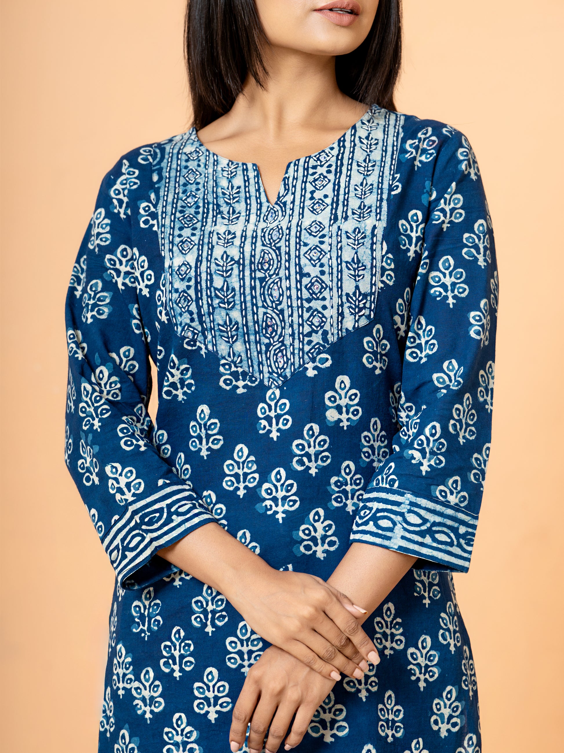 Detailed view of the stylish round V neck design and surrounding sequence work on the Cotton Kurta.