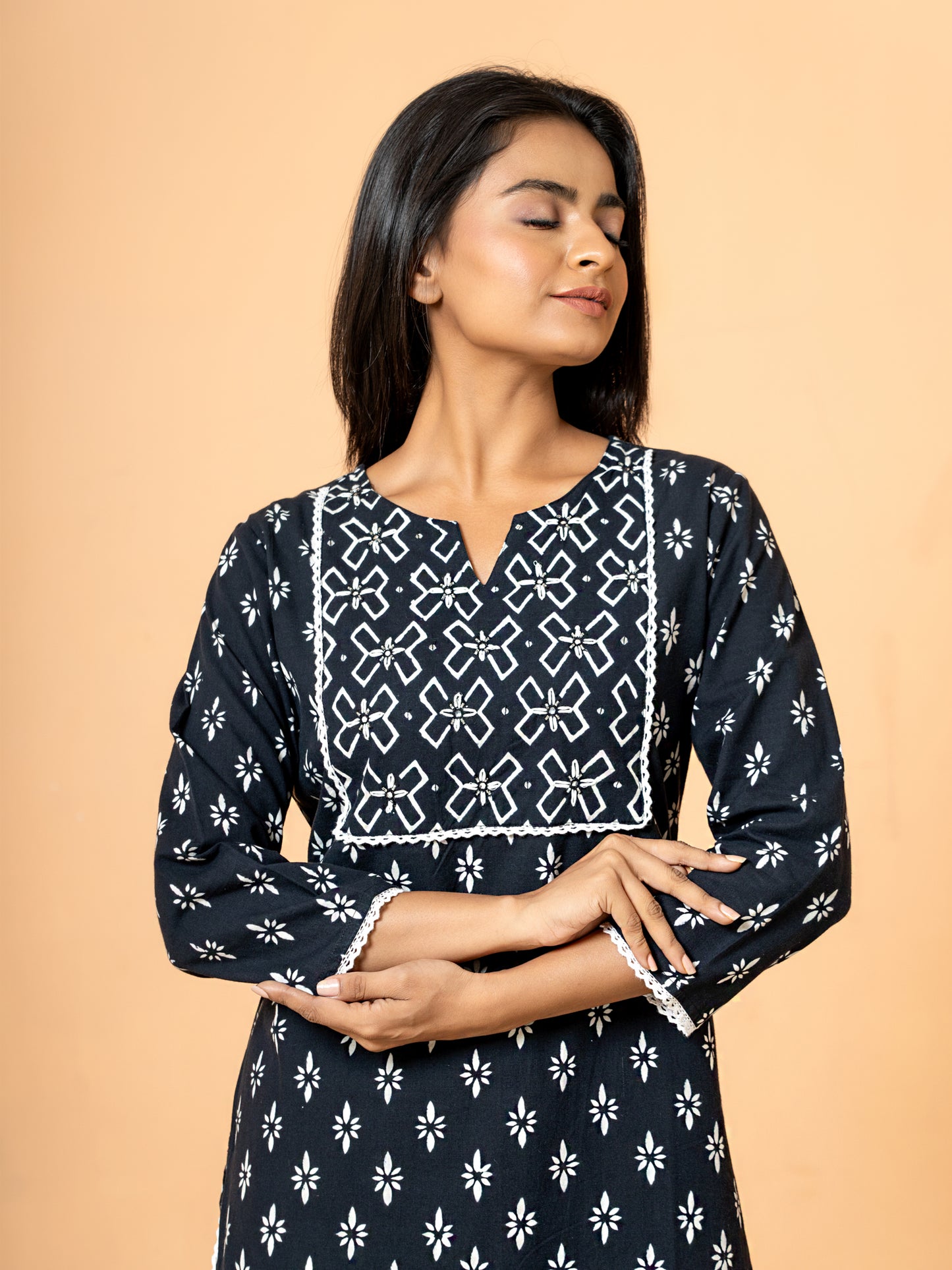 Detailed view of the stylish Round V Neck design and surrounding sequence and lace work on the elegant Black Cotton Kurta for women.