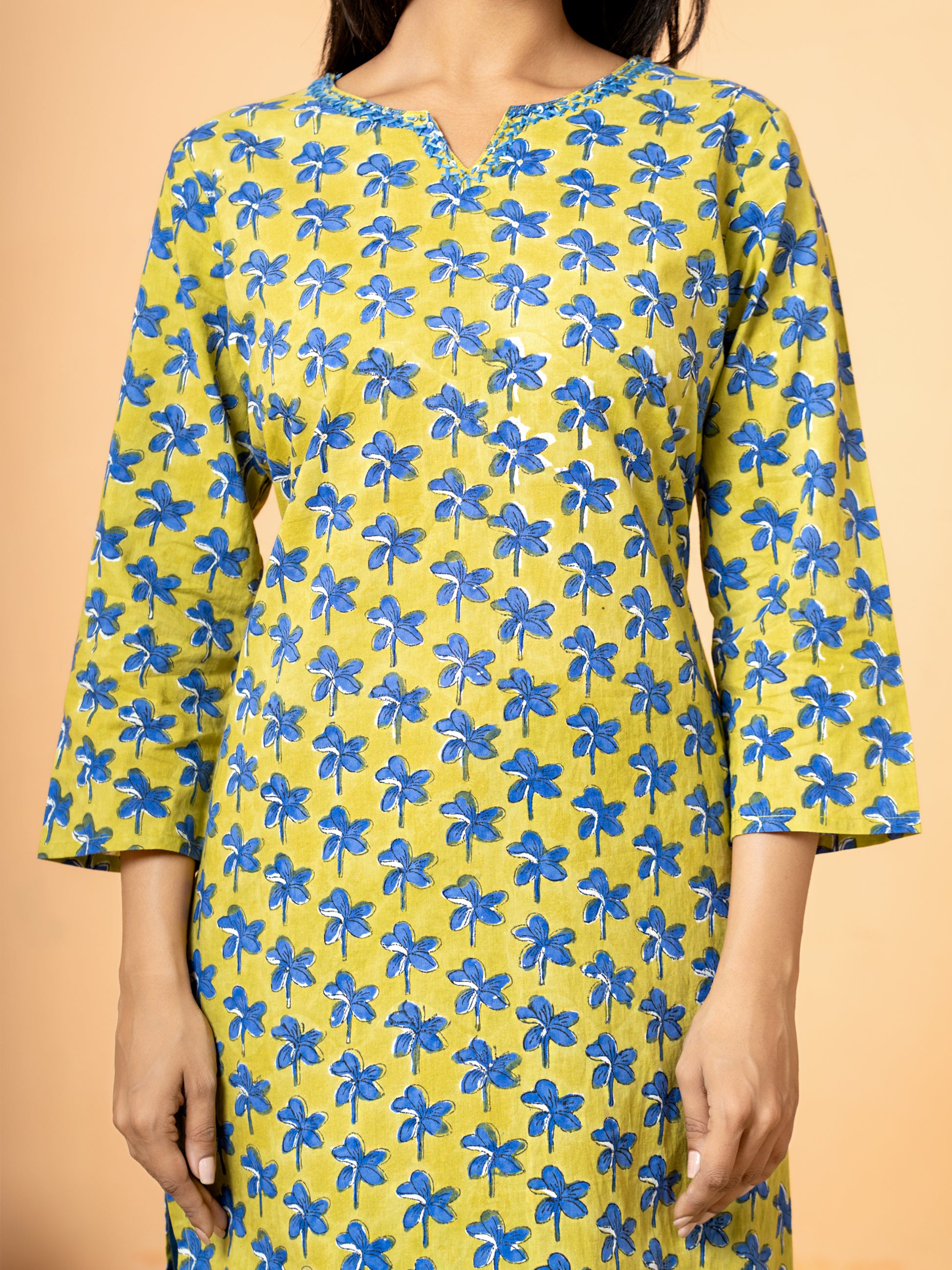 Detailed view of the stylish Round V Neck design and surrounding Katha work on the elegant Cotton Kurta for women.