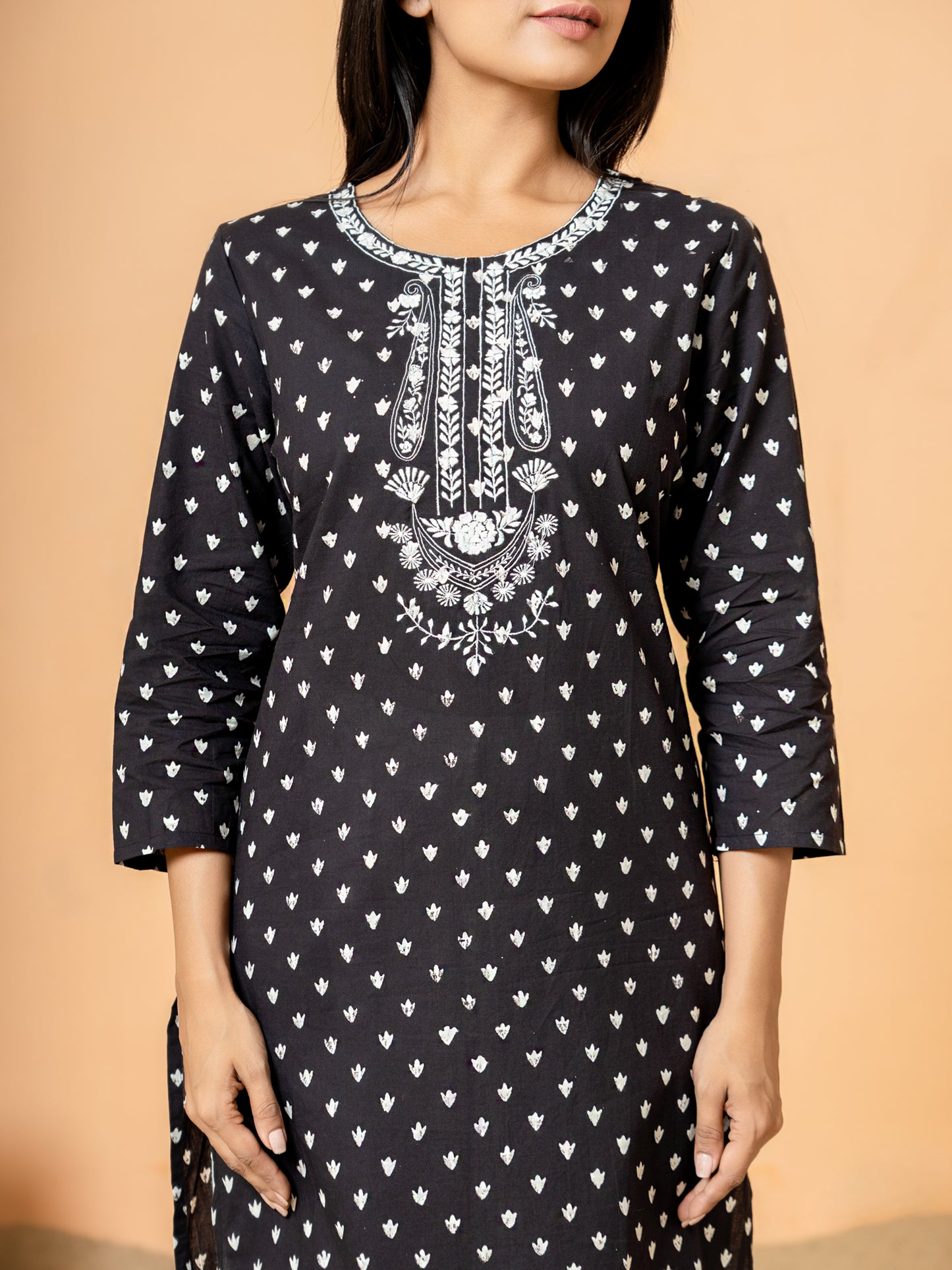 Detailed view of the classic round neck style on the Elegant Black Embroidered Cotton Kurta.