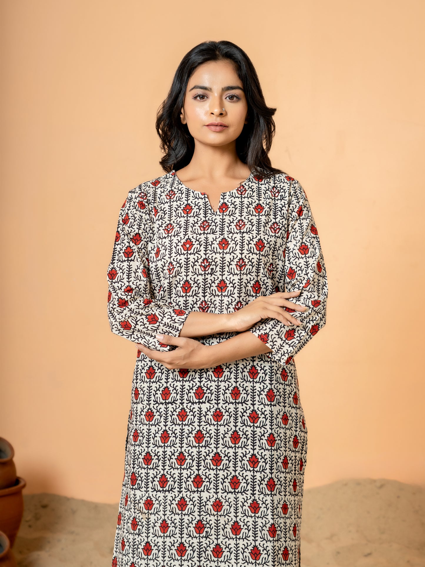 Detailed view of the classic round V neck style on the Cream Lotus Print Cream Lotus Print Cotton Kurta
