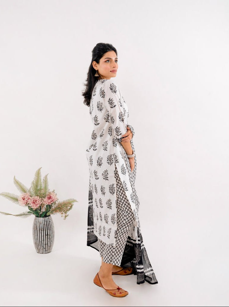 Side profile of the Black & White Printed Cotton Suit from Cottons Daily, displaying the 3/4th sleeve length and side detailing.