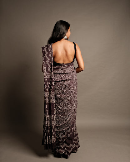 Back view of the Wine Aesthetic Handblock Print Mul Cotton Saree, showcasing the handblock printed pallu design by Cottons Daily.
