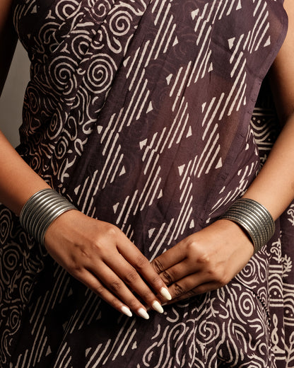 Close-up of the pallu featuring intricate handblock designs on the Wine Aesthetic Mul Cotton Saree from Cottons Daily.
